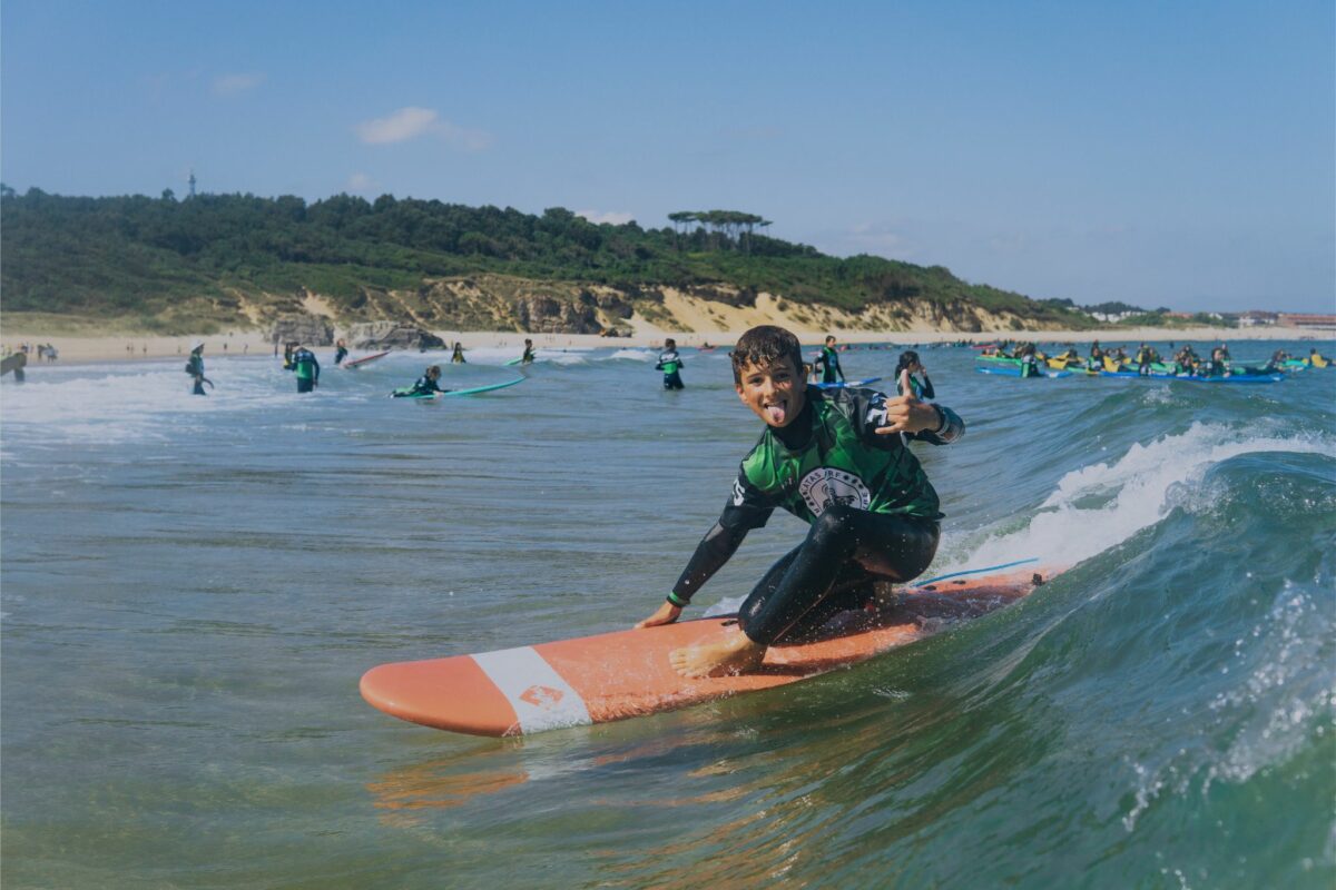 ¿Por qué Somo, Cantabria, es el destino perfecto para aprender a surfear?